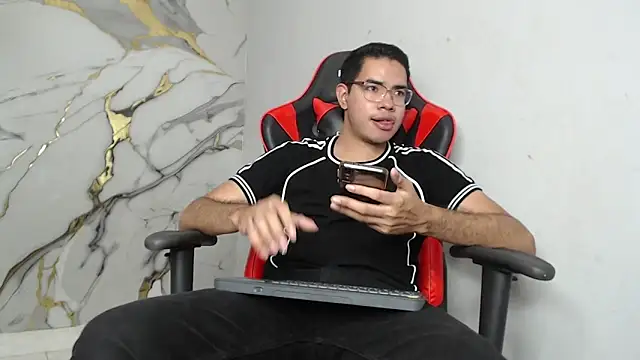 Snapshot of JulianSaintt chatting on March 3, 2026, 7:54 pm JulianSaintt online show from March 3, 2026, 7:54 pm