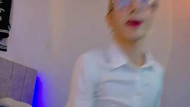 Snapshot of liiamluna_ chatting on May 27, 2026, 2:35 pm liiamluna online show from May 27, 2026, 2:35 pm