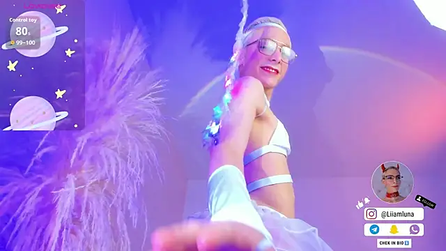 liiamluna  online show from October 26, 2025, 9:31 am