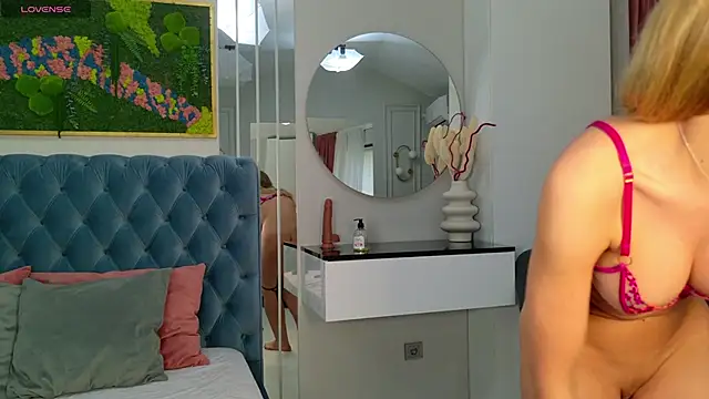 SiennaPierce online show from March 21, 2026, 5:30 am