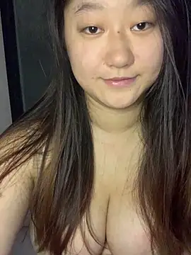 xialuo25 online show from September 19, 2025, 6:12 pm