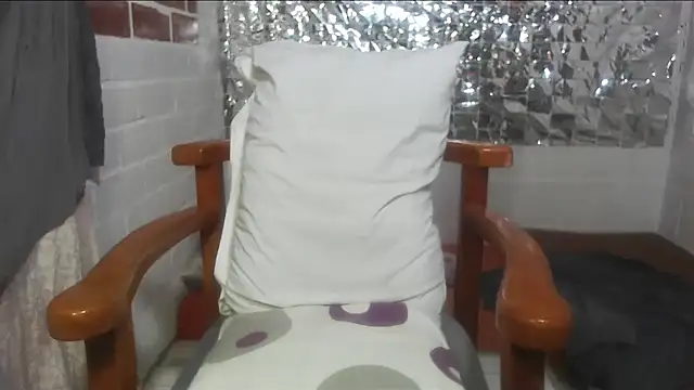 rose-crystal online show from October 4, 2025, 11:39 pm