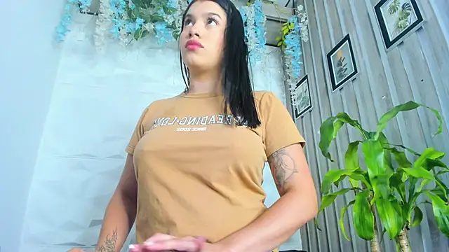 zarahcoxx online show from October 9, 2025, 4:35 am