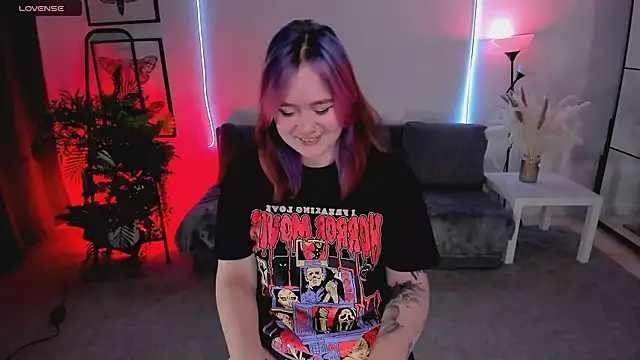 lunaalli online show from February 8, 2026, 9:23 pm