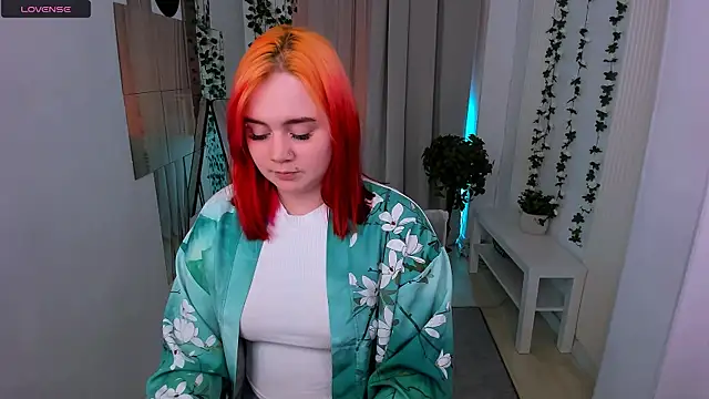 lunaalli online show from April 10, 2026, 9:22 pm