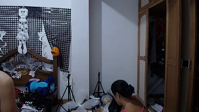 Aria Arthur online show from November 2, 2025, 12:54 pm