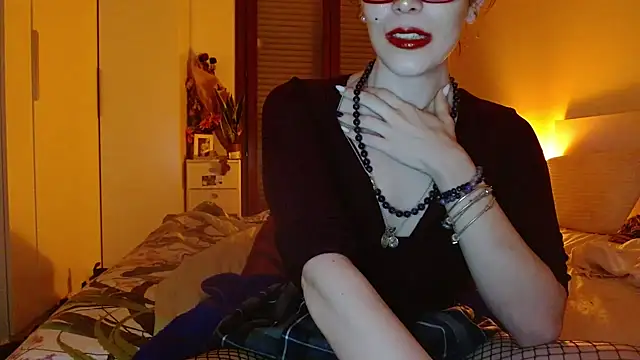 Snapshot of refem9 chatting on December 18, 2025, 7:18 pm refem9 online show from December 18, 2025, 7:18 pm