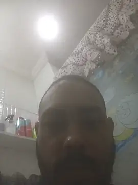 jfgustavo001 online show from May 18, 2026, 9:41 pm