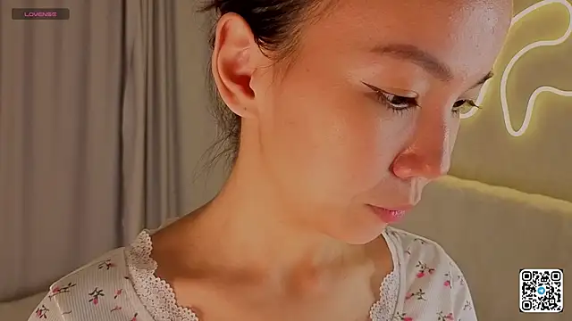 AlodiaAxley online show from September 19, 2025, 6:12 pm