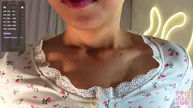 AlodiaAxley online show from October 10, 2025, 6:09 pm