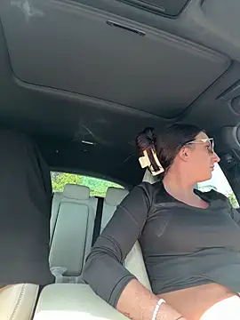 sweetsirenn online show from October 1, 2025, 4:11 pm