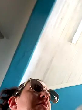 sweetsirenn online show from October 20, 2025, 1:11 pm