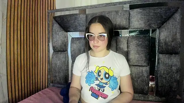 Cherry  Hot online show from September 23, 2025, 10:17 pm