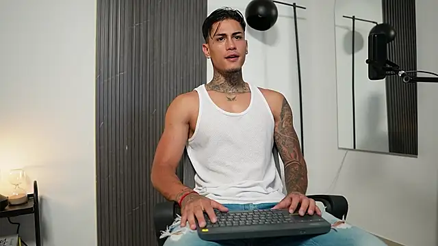 AxelVilla  online show from October 3, 2025, 8:21 pm