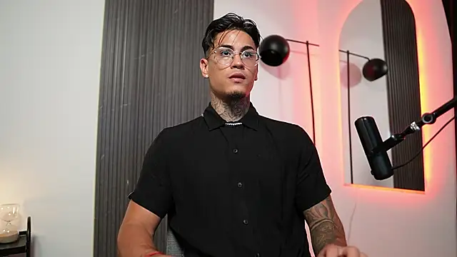 AxelVilla  online show from September 23, 2025, 8:38 pm