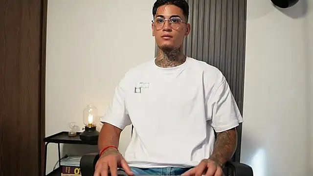 AxelVilla  online show from October 14, 2025, 8:09 pm