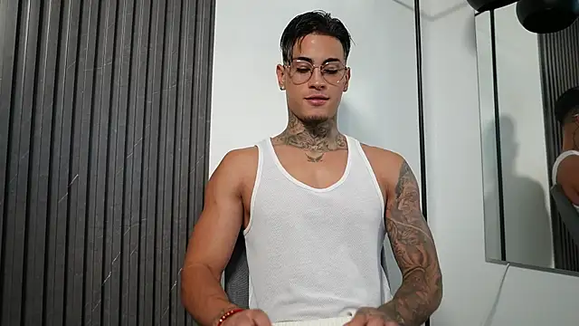 AxelVilla  online show from September 26, 2025, 8:05 pm