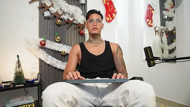 AxelVilla  online show from November 22, 2025, 9:46 pm