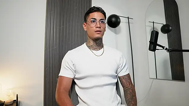 AxelVilla  online show from October 2, 2025, 8:34 pm