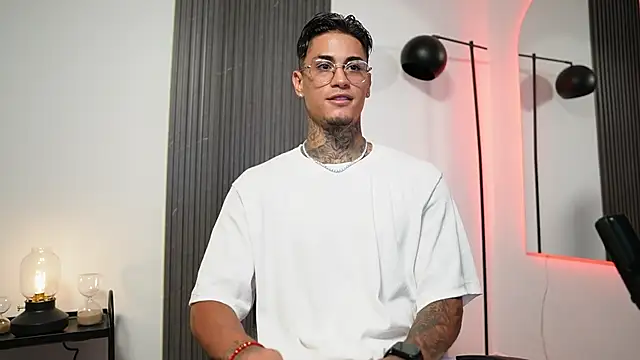 AxelVilla  online show from September 8, 2025, 8:19 pm