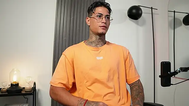 AxelVilla  online show from September 10, 2025, 7:57 pm