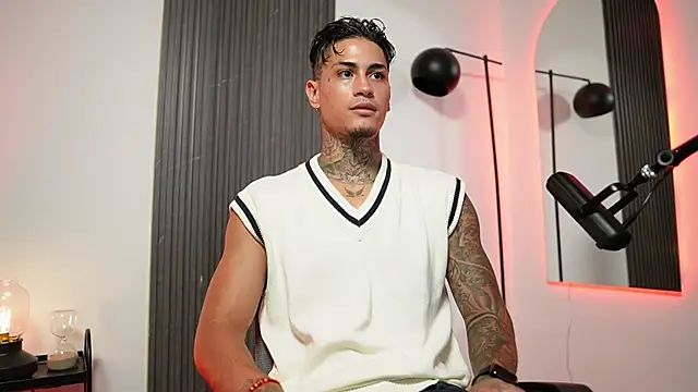 AxelVilla  online show from September 9, 2025, 8:40 pm