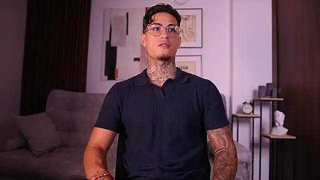 AxelVilla  online show from September 27, 2025, 8:48 pm