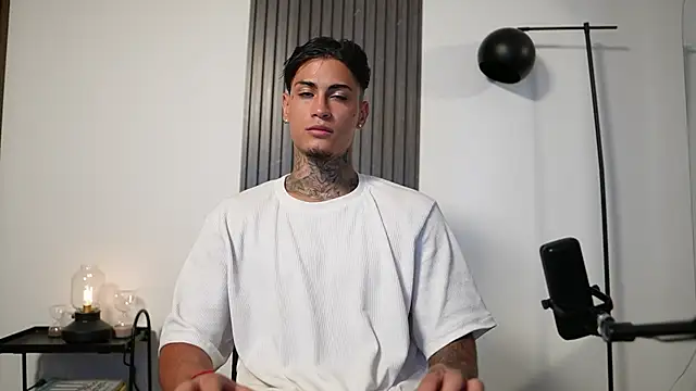 AxelVilla  online show from October 9, 2025, 8:42 pm