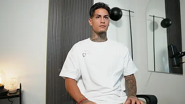 AxelVilla  online show from September 30, 2025, 8:15 pm