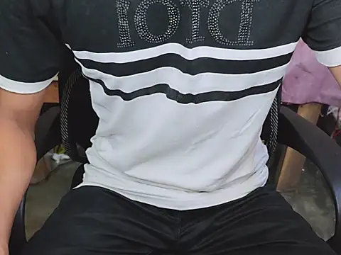 ChiseledCharm online show from October 4, 2025, 3:02 pm