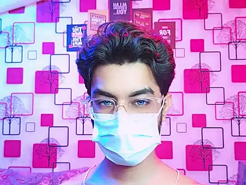 ChiseledCharm online show from October 28, 2025, 6:29 pm