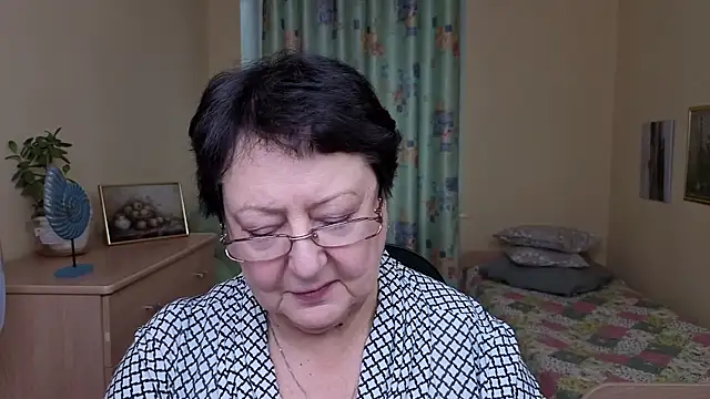 Margo Moll online show from December 5, 2025, 7:40 am