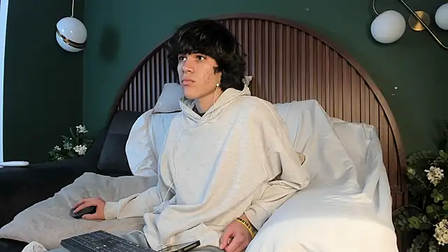 Diamond twink online show from July 15, 2026, 5:25 am