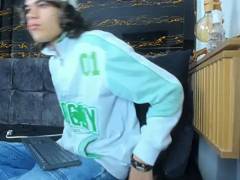 Diamond twink online show from February 18, 2026, 1:40 pm