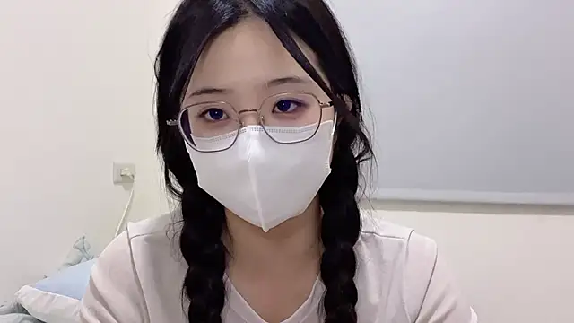 Snapshot of LHeart chatting on October 2, 2025, 2:53 pm LHeart online show from October 2, 2025, 2:53 pm