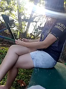 Alis 1327 online show from September 9, 2025, 12:36 pm