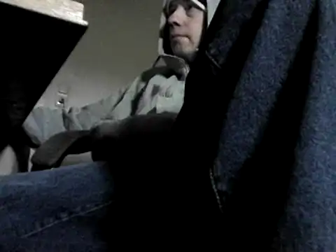 Snapshot of skateboy78 chatting on December 14, 2024, 12:11 pm skateboy78 online show from December 14, 2024, 12:11 pm