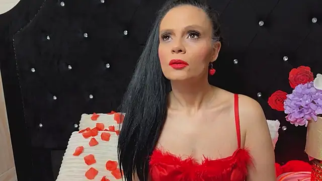 Snapshot of Sweeteest_Julie chatting on February 15, 2026, 12:33 am Sweeteest Julie online show from February 15, 2026, 12:33 am