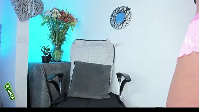 Snapshot of fanEmy chatting on October 8, 2025, 3:24 pm fanEmy online show from October 8, 2025, 3:24 pm