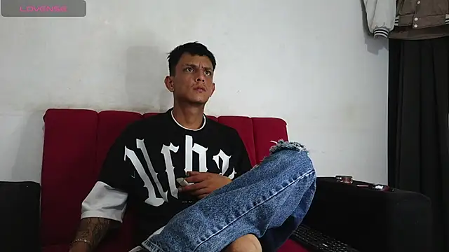 Snapshot of andrewcoopper1 chatting on June 26, 2026, 2:50 am andrewcoopper1 online show from June 26, 2026, 2:50 am
