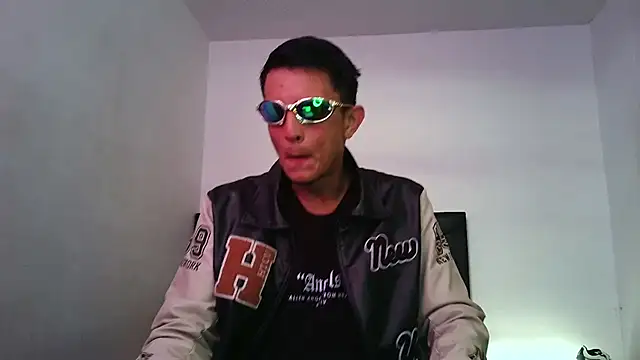 andrewcoopper1 online show from February 5, 2026, 1:18 pm