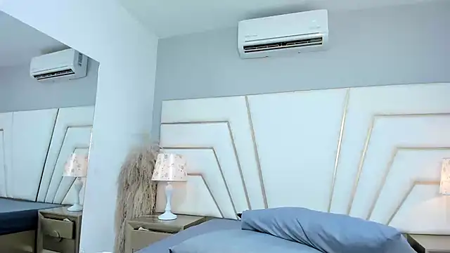 Lucianaa Collins online show from November 7, 2025, 12:10 pm