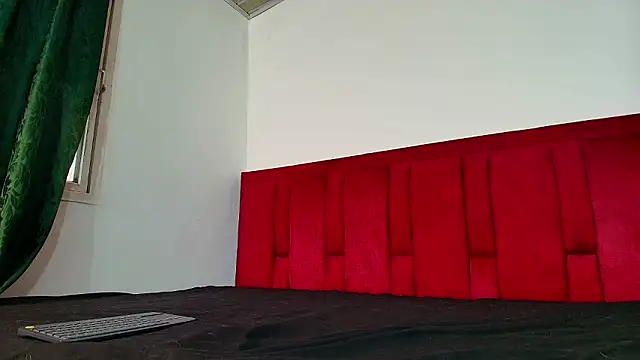 Snapshot of Emma_Valencia_001 chatting on February 1, 2026, 9:35 pm Emma Valencia 001 online show from February 1, 2026, 9:35 pm