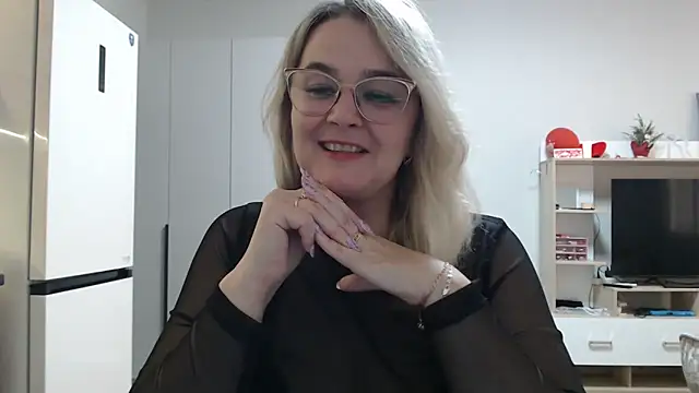 EleanoraDream online show from April 12, 2026, 1:03 pm