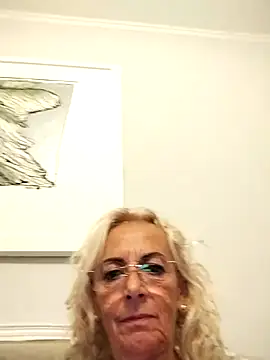 clarabell4 online show from September 19, 2025, 8:46 pm