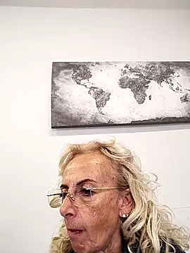 clarabell4 online show from September 19, 2025, 8:18 am