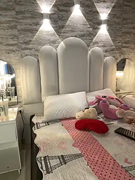 Yassy vazquez online show from September 10, 2025, 7:35 pm