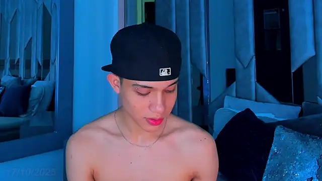 Sebax Young online show from October 17, 2025, 8:21 pm