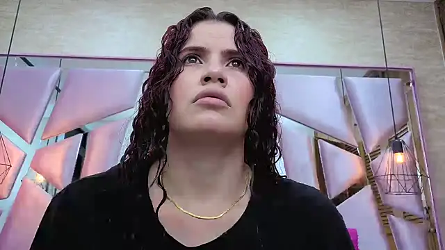 Snapshot of ThaliaCross chatting on February 20, 2026, 8:00 pm ThaliaCross online show from February 20, 2026, 8:00 pm