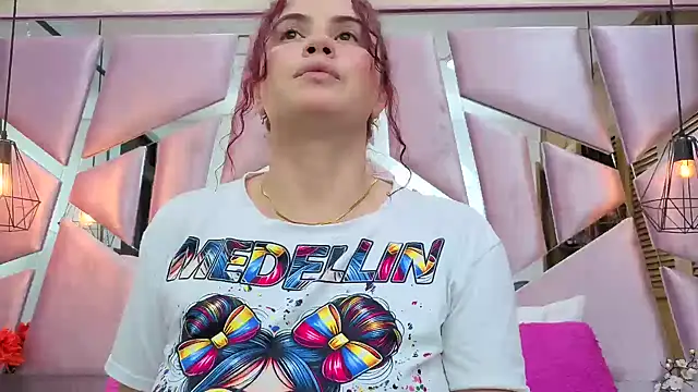 Snapshot of ThaliaCross chatting on February 24, 2026, 8:10 pm ThaliaCross online show from February 24, 2026, 8:10 pm